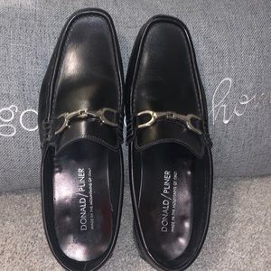 Donald Pliner “Darrin” made with calf leather. Made in the mountains of Italy.